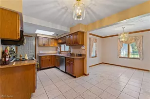 576 Breetz Dr, Campbell, OH 44405 - Photo 13