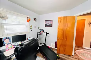 25401 Farringdon Ave, Euclid, OH 44132 - Photo 9