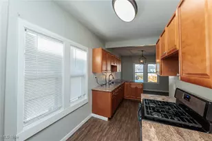 2035 Chesterland Ave, Oakwood, OH 44107 - Photo 17