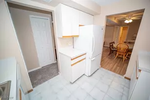 6215 Hidden Creek Dr, Lorain, OH 44053 - Photo 9