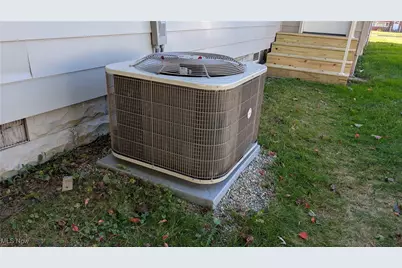 6089 Dunham Road, Maple Heights, OH 44137 - Photo 35