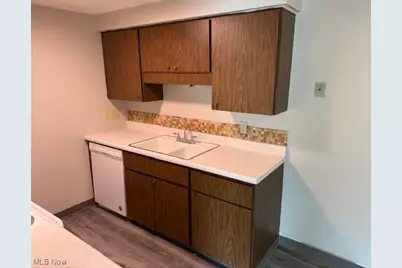 2705 38th Street NW #Apt E, Canton, OH 44709 - Photo 7