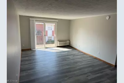 2705 38th Street NW #Apt E, Canton, OH 44709 - Photo 3