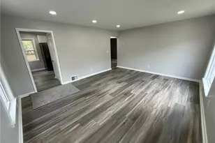 325 E 257th St, Euclid, OH 44132 - Photo 17