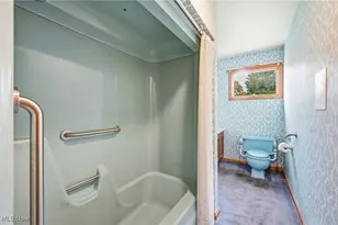 1515 Braceville Robinson Rd, Worthington, OH 44470 - Photo 17