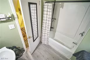 1198 Rozelle Ave, Loveland, OH 44112 - Photo 7