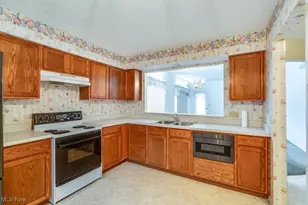 1111 Lake Meadow Ln, Brunswick, OH 44212 - Photo 9