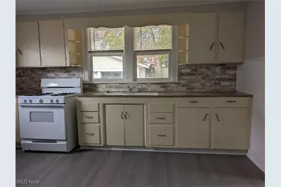 526 Wooster Road N, Barberton, OH 44203 - Photo 7