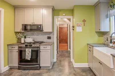 18302 Scottsdale Boulevard, Huber Heights, OH 44122 - Photo 13