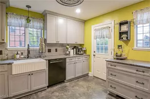 18302 Scottsdale Blvd, Huber Heights, OH 44122 - Photo 11