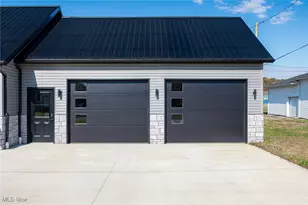 950 Beech St, Newcomerstown, OH 43832 - Photo 9