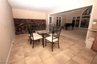 8094 Rolling Brook Rd, Sagamore Hills, OH 44067 - Photo 5