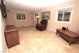 8094 Rolling Brook Rd, Sagamore Hills, OH 44067 - Photo 9