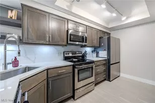 8050 Harbor Creek Dr, Mentor on the Lake, OH 44060 - Photo 9