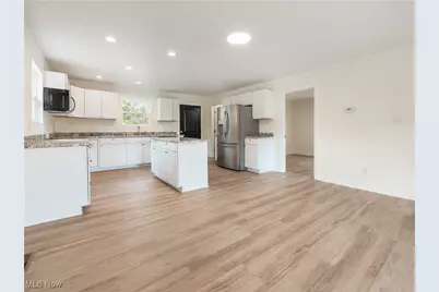 2425 S Pleasant Grove Road, Zanesville, OH 43701 - Photo 3