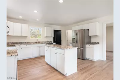 2425 S Pleasant Grove Road, Zanesville, OH 43701 - Photo 5