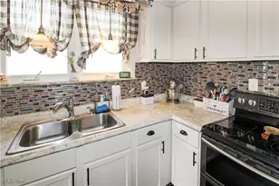 424 Monroe St, Port Clinton, OH 43452 - Photo 11