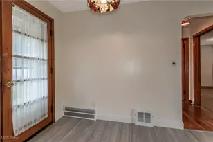 306 E 323rd St, Willowick, OH 44095 - Photo 13