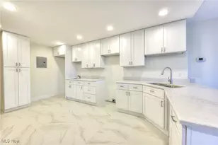 2 Bratenahl Pl, Bratenahl, OH 44108 - Photo 9