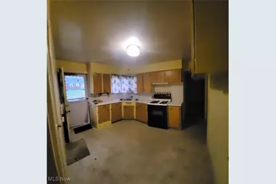 2219 Rowland Avenue NE, Canton, OH 44714 - Photo 3