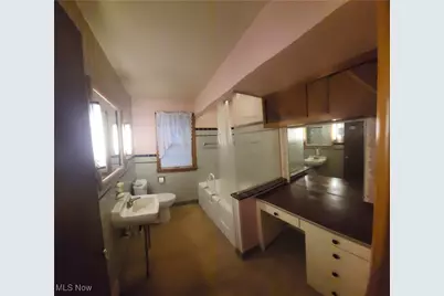 2219 Rowland Avenue NE, Canton, OH 44714 - Photo 13