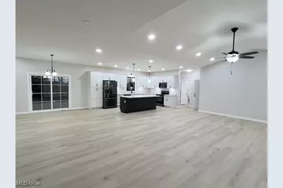 936 Miller Avenue SW, Sugarcreek, OH 44681 - Photo 3