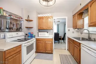 242 Monroe Ave, Cuyahoga Falls, OH 44221 - Photo 9