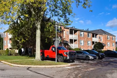 2217 Glouchester Drive #17 B, Lyndhurst, OH 44124 - Photo 3