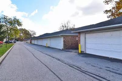 2217 Glouchester Drive #17 B, Lyndhurst, OH 44124 - Photo 33