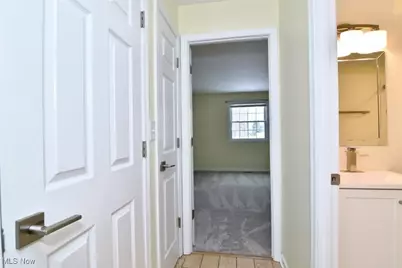 2217 Glouchester Drive #17 B, Lyndhurst, OH 44124 - Photo 7