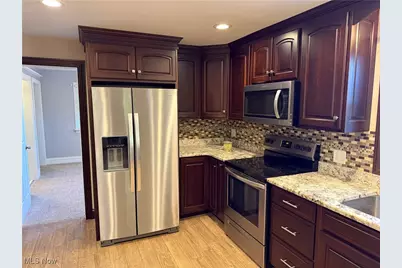 107 Broad Street, St Clairsville, OH 43950 - Photo 3