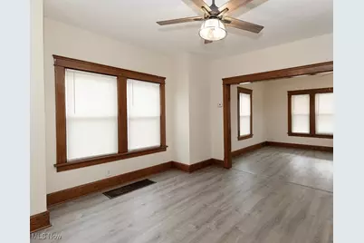 638 E Broad Street, Elyria, OH 44035 - Photo 11