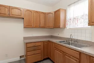 638 E Broad St, Elyria, OH 44035 - Photo 17