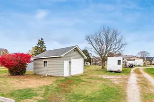 126 W 3rd St, Frazeysburg, OH 43822 - Photo 33