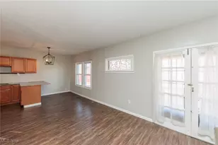 2035 Chesterland Ave, Oakwood, OH 44107 - Photo 9