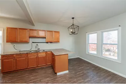 2035 Chesterland Avenue #up, Oakwood, OH 44107 - Photo 11