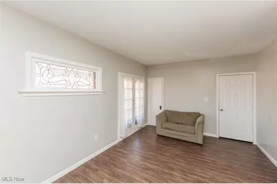 2035 Chesterland Avenue #up, Oakwood, OH 44107 - Photo 7