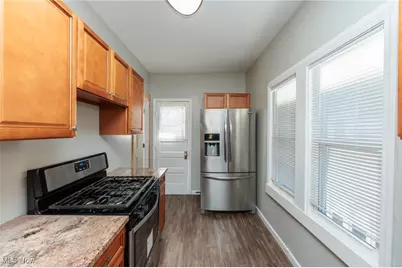 2035 Chesterland Avenue #up, Oakwood, OH 44107 - Photo 19