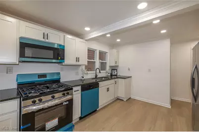 939 Vineshire Road, Cleveland Heights, OH 44121 - Photo 5