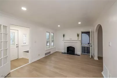 939 Vineshire Road, Cleveland Heights, OH 44121 - Photo 7