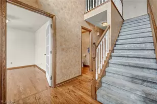 92 Ravenshollow Dr, Cuyahoga Falls, OH 44223 - Photo 3