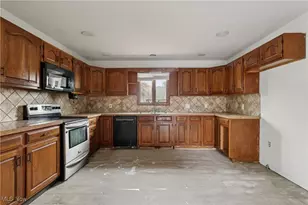 492 E Hopocan Ave, Barberton, OH 44203 - Photo 15