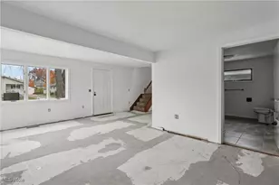 492 E Hopocan Ave, Barberton, OH 44203 - Photo 7