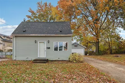 492 E Hopocan Avenue, Barberton, OH 44203 - Photo 3