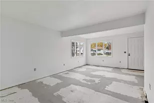 492 E Hopocan Ave, Barberton, OH 44203 - Photo 5