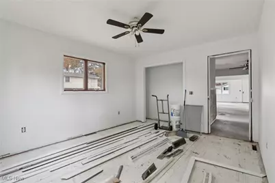 492 E Hopocan Avenue, Barberton, OH 44203 - Photo 23