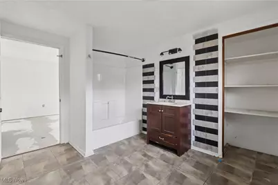 492 E Hopocan Avenue, Barberton, OH 44203 - Photo 17