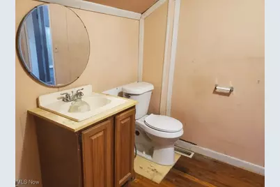 537 3rd Street, Elyria, OH 44035 - Photo 9