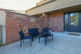 136 Kimrose Ln, Grandview Heights, OH 44147 - Photo 5