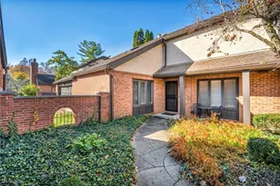 5671 Bastille Pl, Columbus, OH 43215 - Photo 3